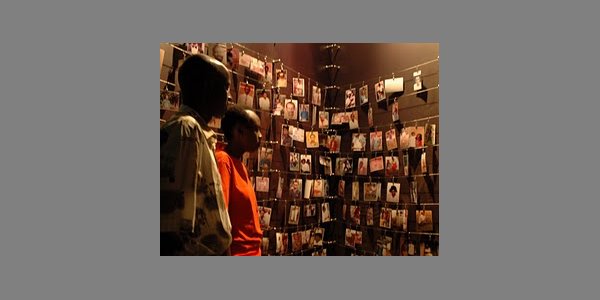 Image:Nicolas Sarkozy au Mémorial du génocide des Tutsi