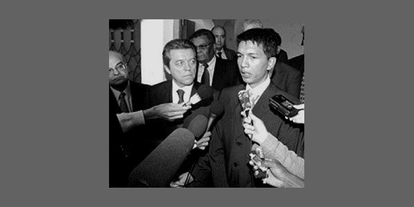 Image:Un mandat d'arrêt international contre Andry Rajoelina !